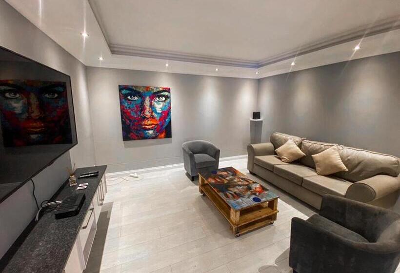 پانسیون The Penthouse