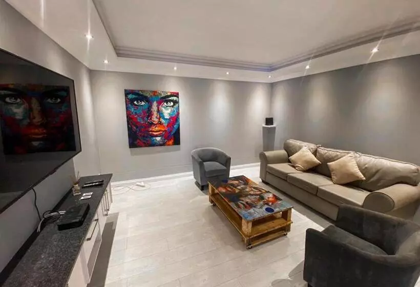 پانسیون The Penthouse