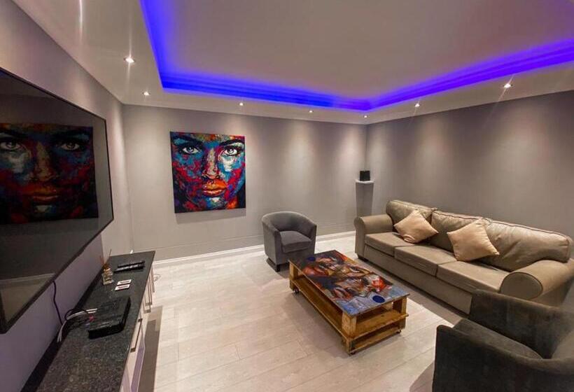 پانسیون The Penthouse