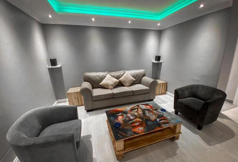 پانسیون The Penthouse