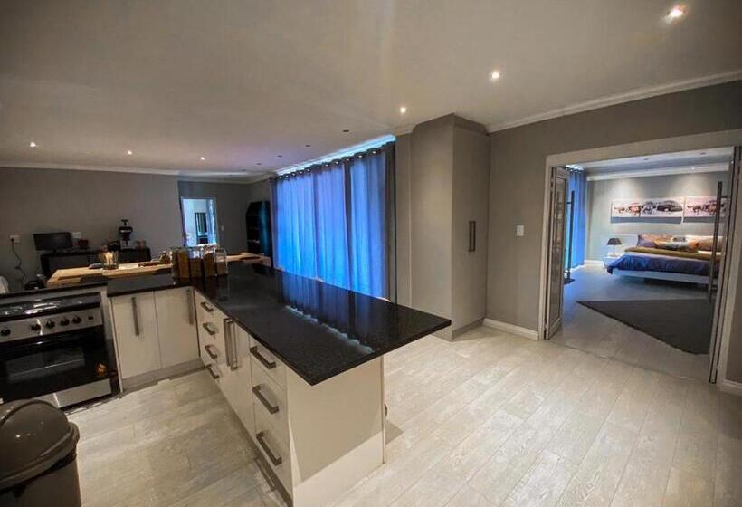 پانسیون The Penthouse