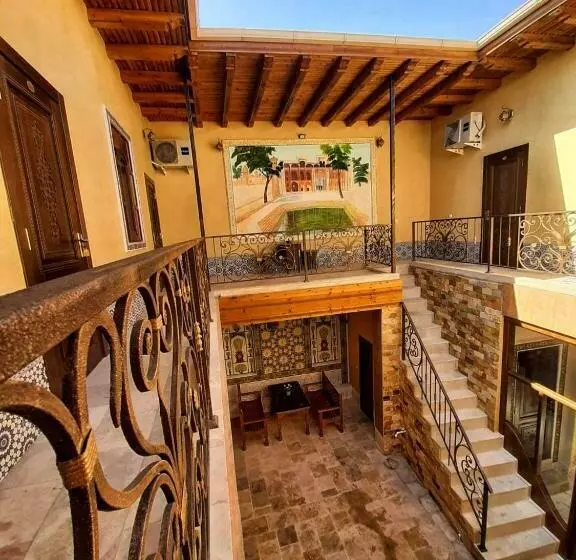 تختخواب و صبحانه Robiya Heritage