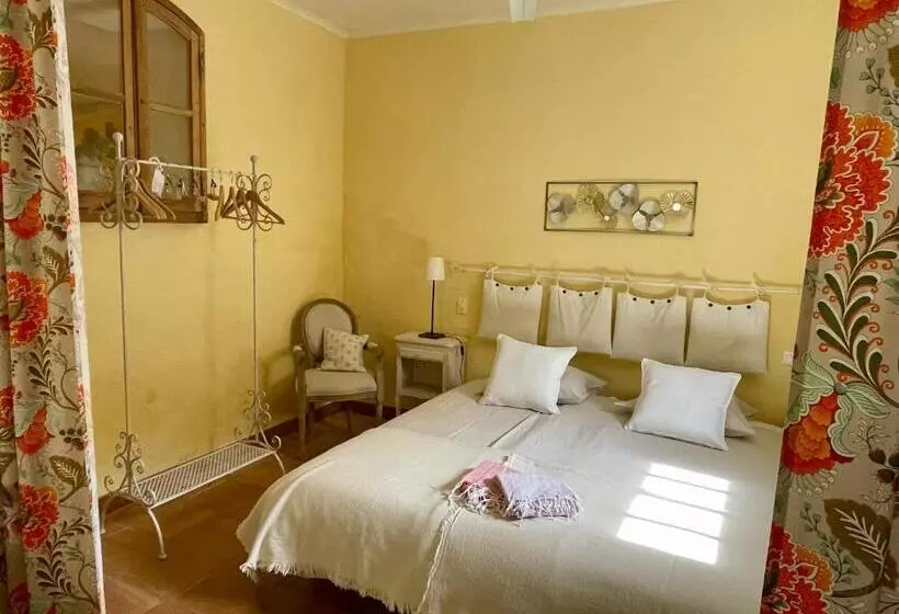 Aamiaismajoitus (B&B) Villa Velleron