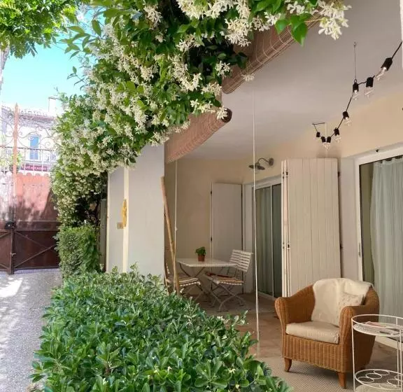 Aamiaismajoitus (B&B) Villa Velleron