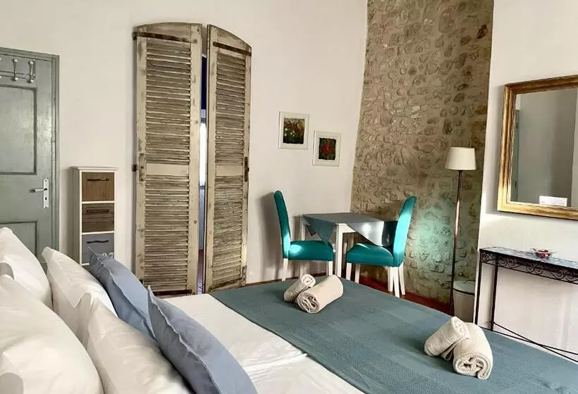 Aamiaismajoitus (B&B) Villa Velleron