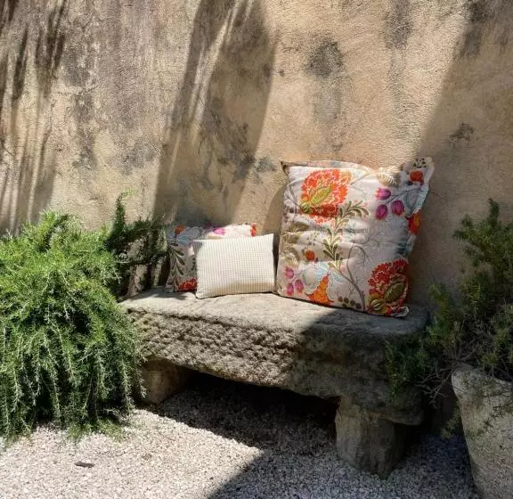 Aamiaismajoitus (B&B) Villa Velleron