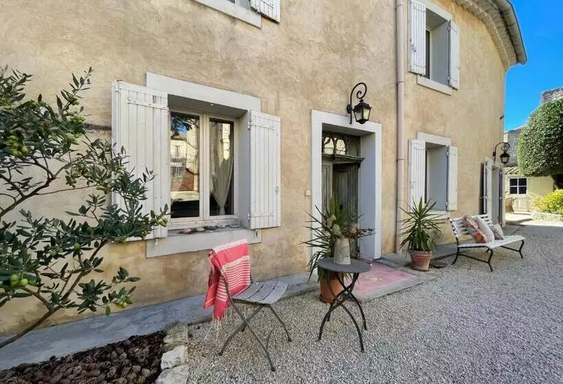 Aamiaismajoitus (B&B) Villa Velleron