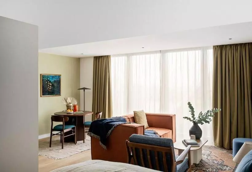 Cove Landmark Pinnacle