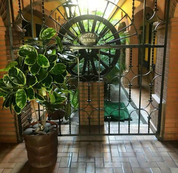 هتل Colonial Rivera