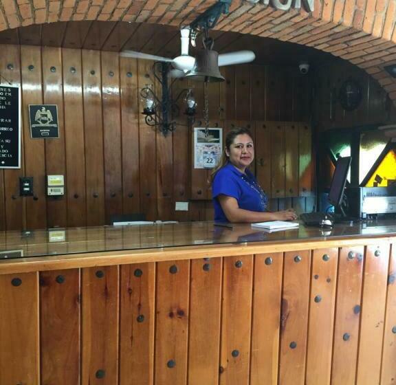 هتل Colonial Rivera