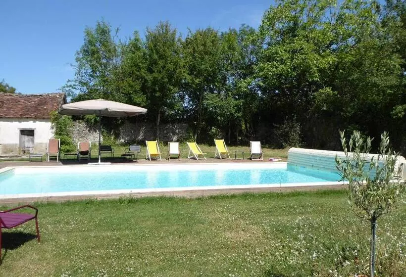 Majatalo Les écolodges Du Château De Charnizay