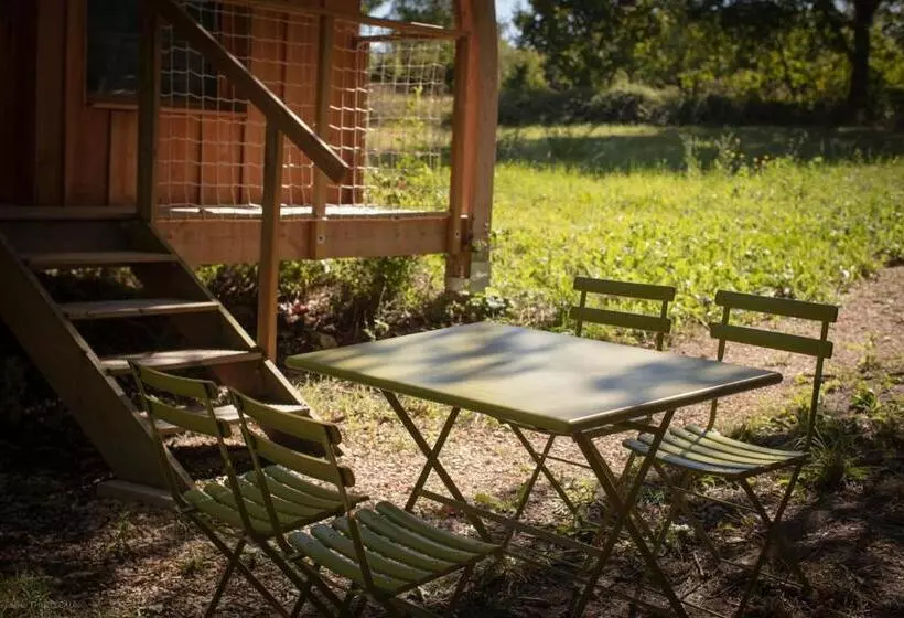 Majatalo Les écolodges Du Château De Charnizay