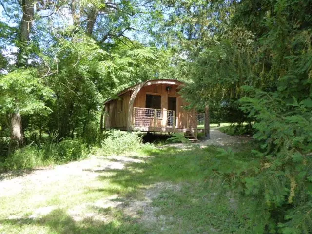 Majatalo Les écolodges Du Château De Charnizay