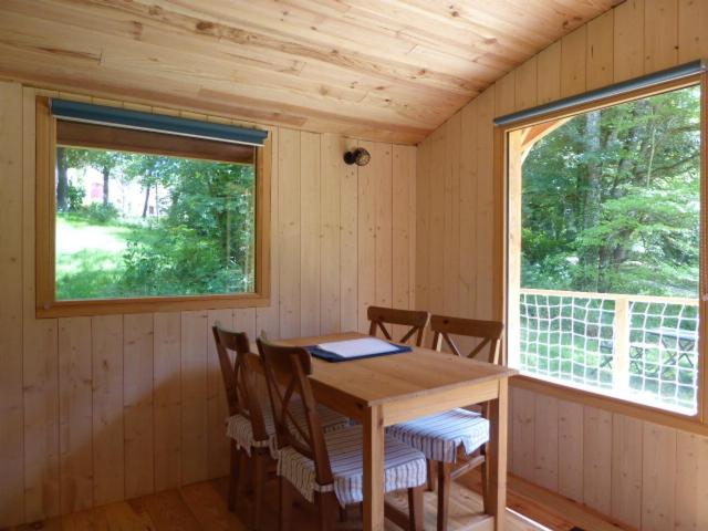 Pensiune Les écolodges Du Château De Charnizay