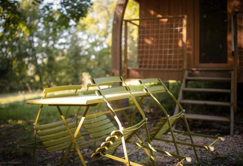 Pensiune Les écolodges Du Château De Charnizay