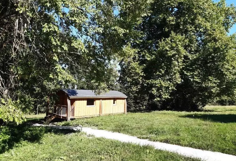 Majatalo Les écolodges Du Château De Charnizay