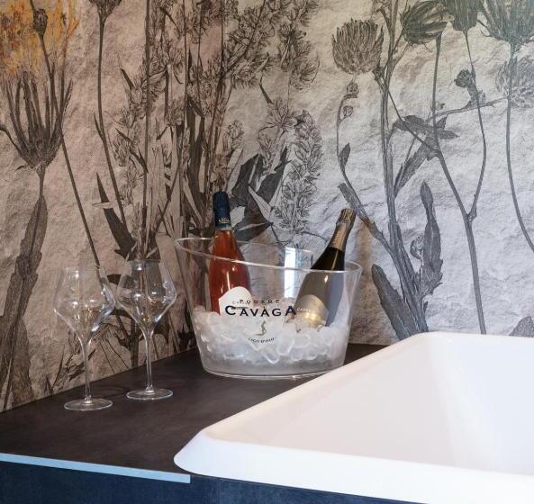 אתר נופש Agriturismo Podere Cavaga Lago D Iseo Agribio Winery