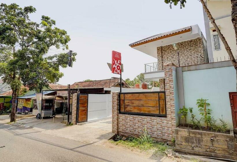 فندق Oyo 90666 Ratu Pesona