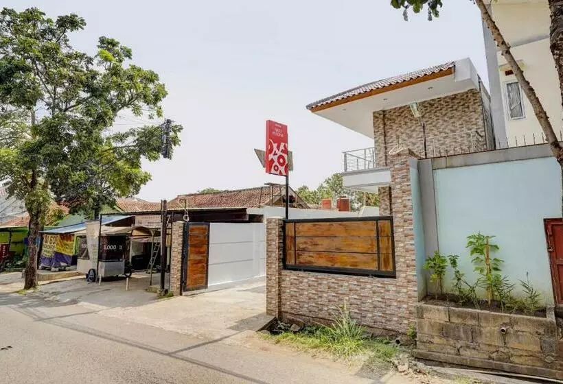 Hotel Oyo 90666 Ratu Pesona