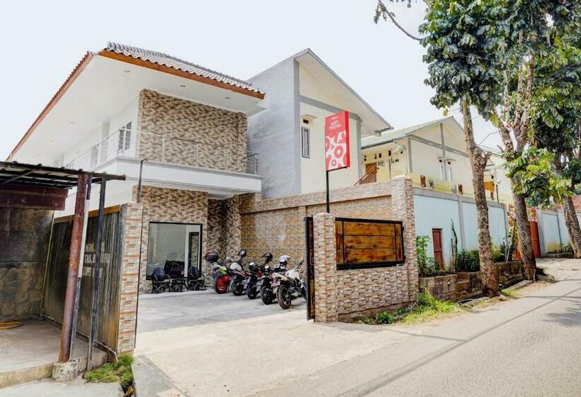 فندق Oyo 90666 Ratu Pesona