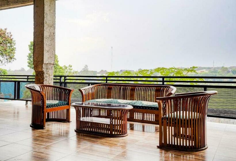 فندق Oyo 90666 Ratu Pesona