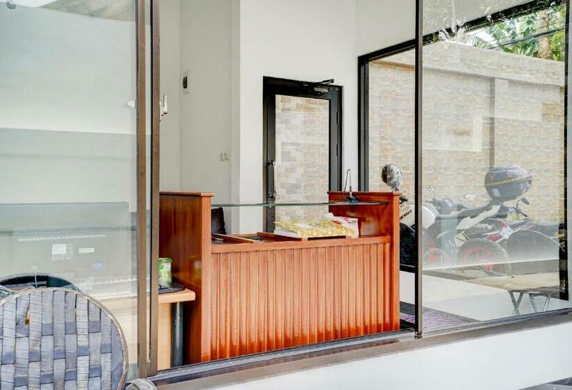 فندق Oyo 90666 Ratu Pesona