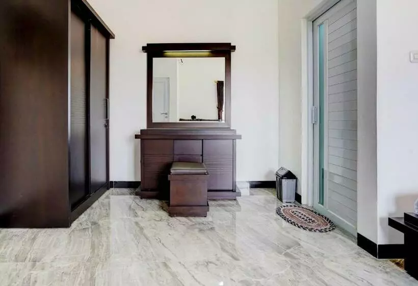 Hotel Oyo 90666 Ratu Pesona