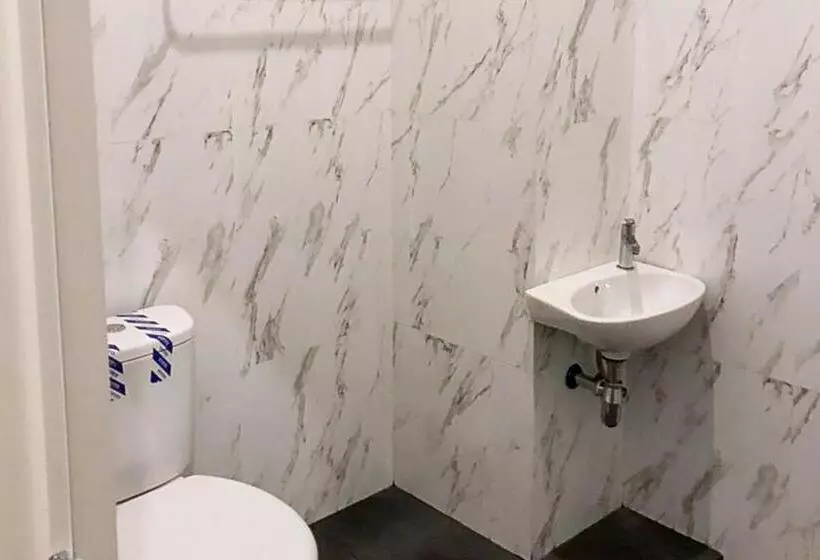 Hotelli Reddoorz Near Exit Tol Kotabaru Itera Lampung