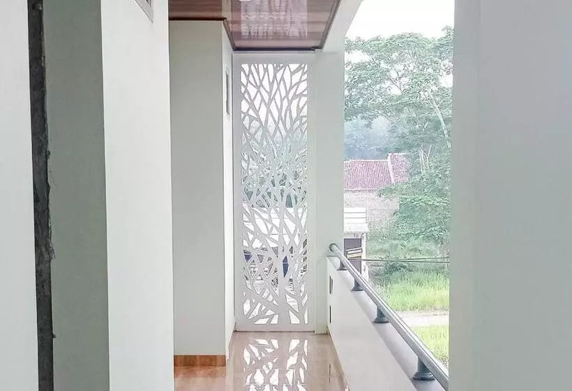 Hotelli Reddoorz Near Exit Tol Kotabaru Itera Lampung