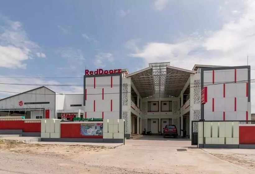 Hotelli Reddoorz Near Exit Tol Kotabaru Itera Lampung