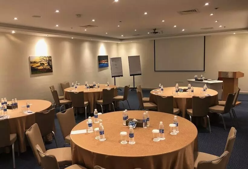 City Seasons Hotel & Suites Muscat