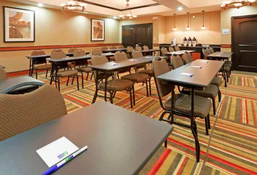 Отель Comfort Inn & Suites Dallas Medicalmarket Center