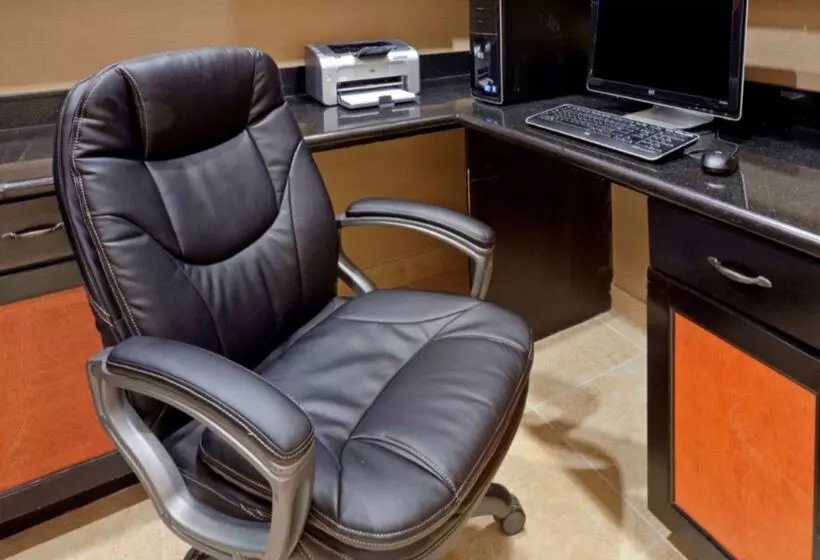 Отель Comfort Inn & Suites Dallas Medicalmarket Center