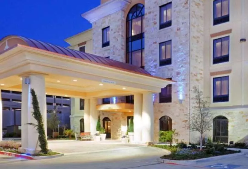 Отель Comfort Inn & Suites Dallas Medicalmarket Center