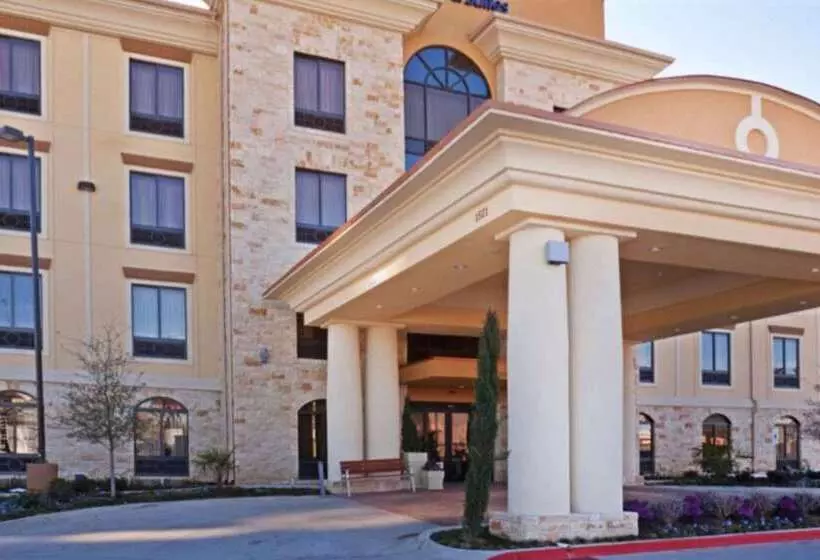 Отель Comfort Inn & Suites Dallas Medicalmarket Center