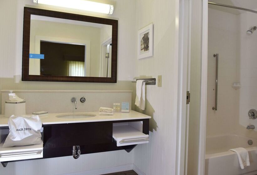 فندق Hampton Inn & Suites Alexandria