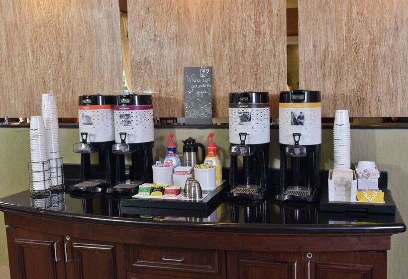 فندق Hampton Inn & Suites Alexandria