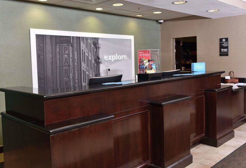 فندق Hampton Inn & Suites Alexandria