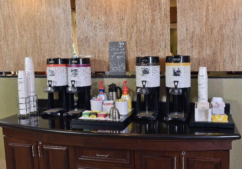 فندق Hampton Inn & Suites Alexandria