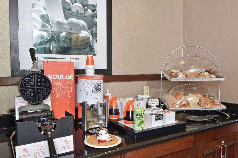 فندق Hampton Inn & Suites Alexandria