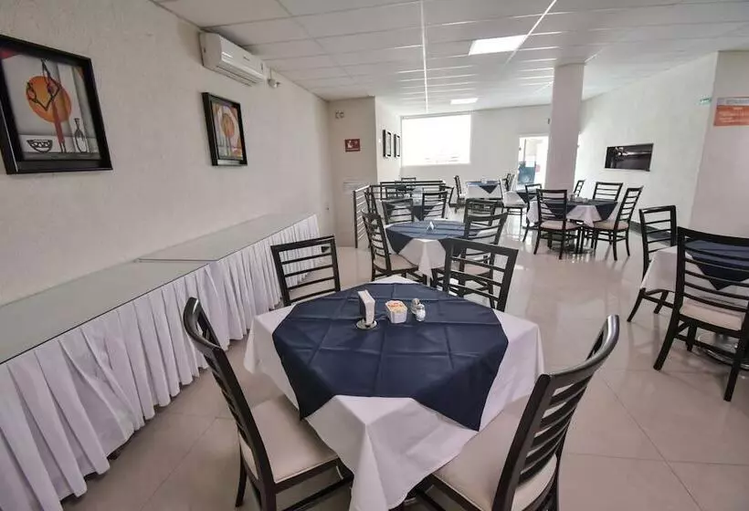 Отель Portonovo Plaza Centro