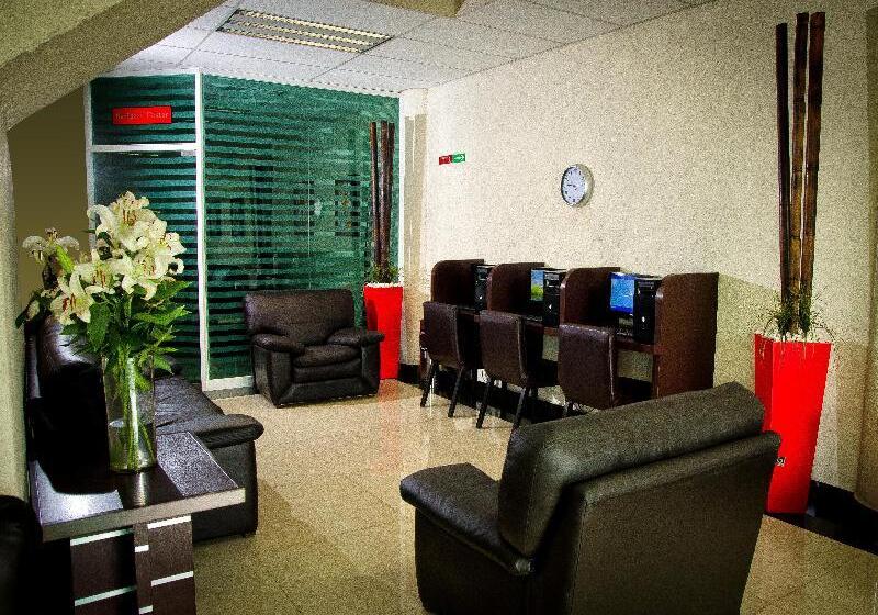 בית מלון כפרי Portonovo Plaza Centro