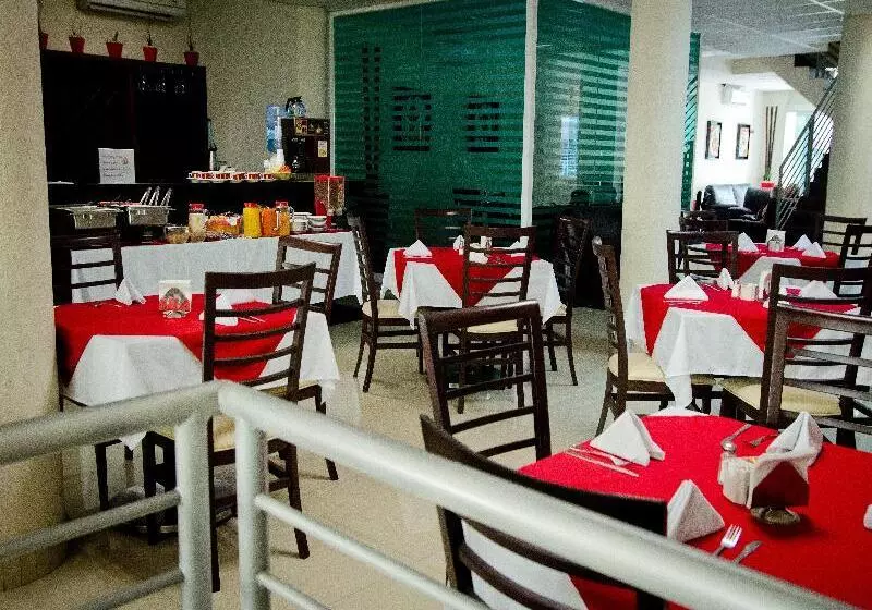 Отель Portonovo Plaza Centro