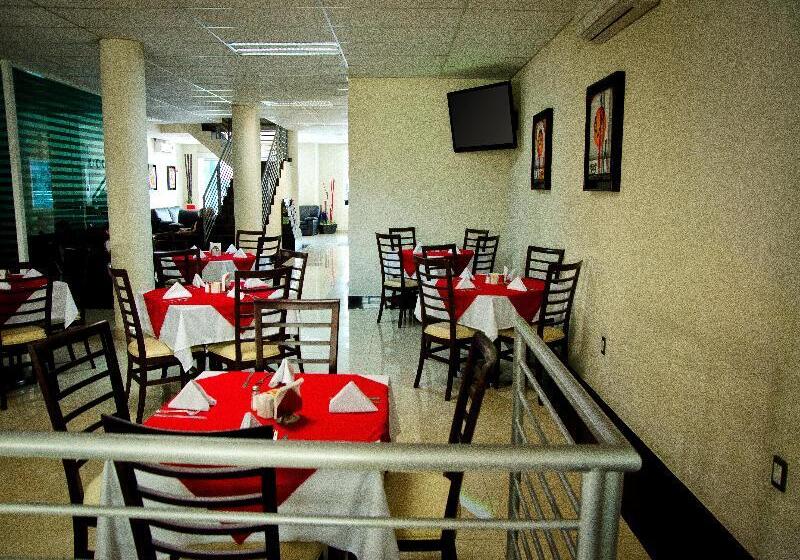 בית מלון כפרי Portonovo Plaza Centro