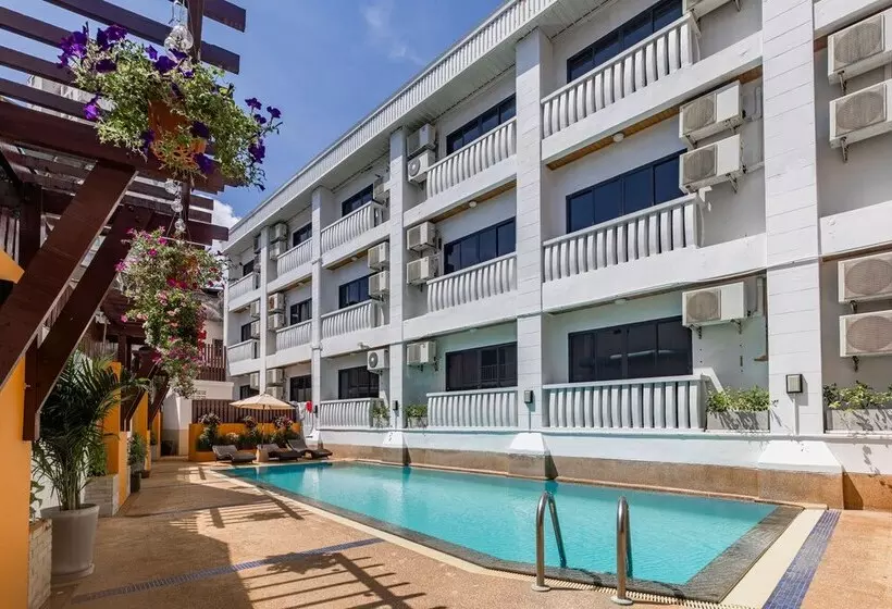 Hotelli Rattana Beach