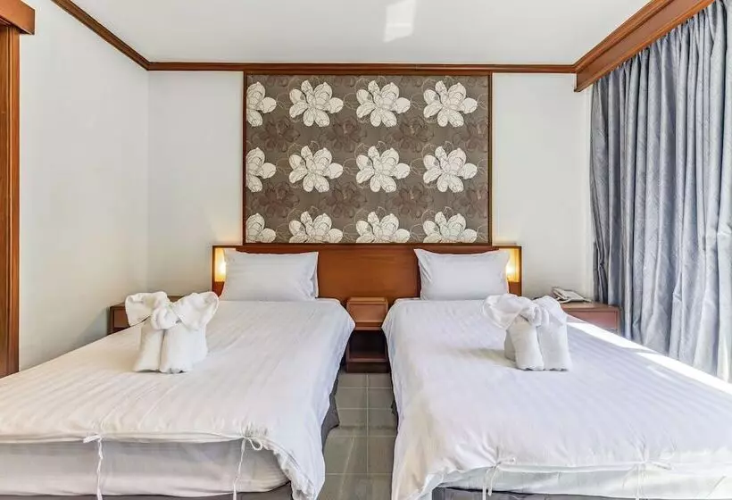 Hotelli Rattana Beach