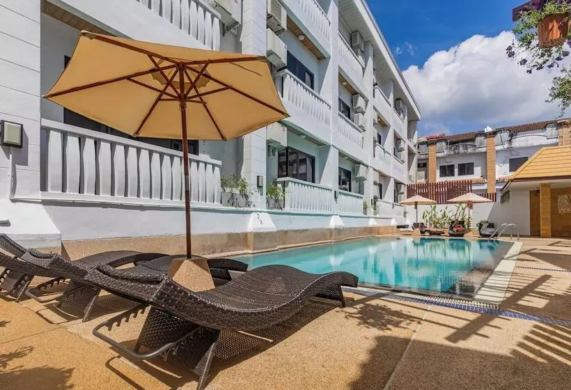 Hotelli Rattana Beach