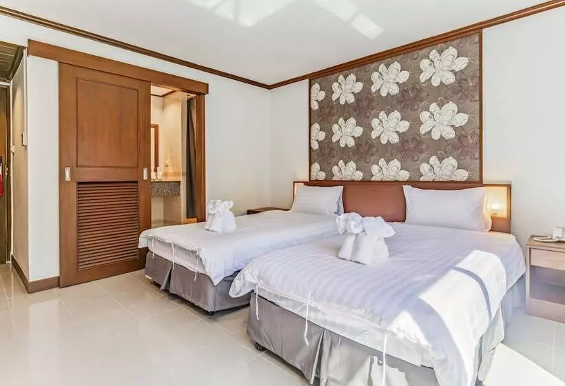 Hotelli Rattana Beach