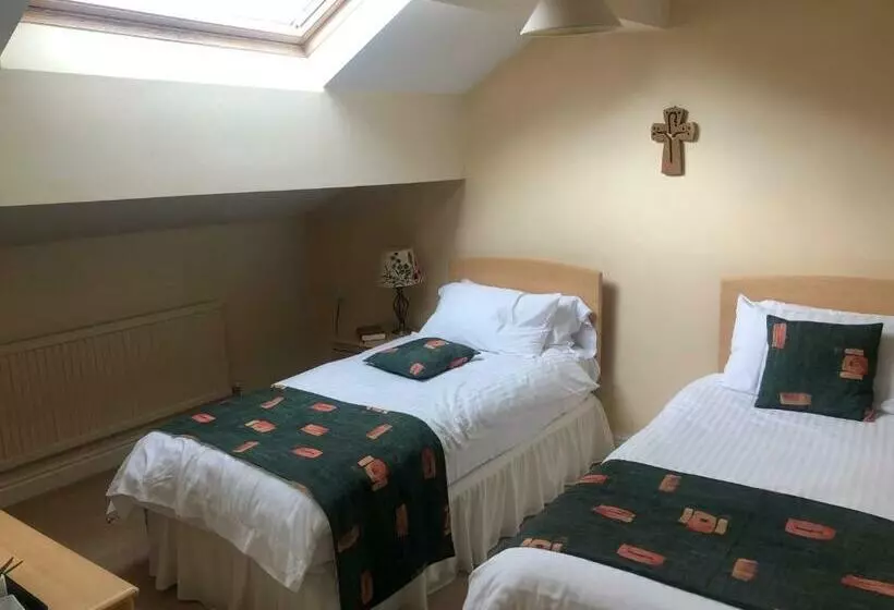 Hotelli Whalley Abbey   Christian Retreat House Offering B&b