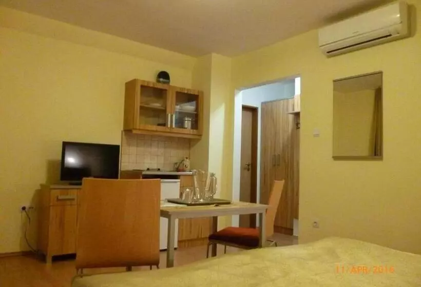 Aamiaismajoitus (B&B) Mátraházai üdülőház